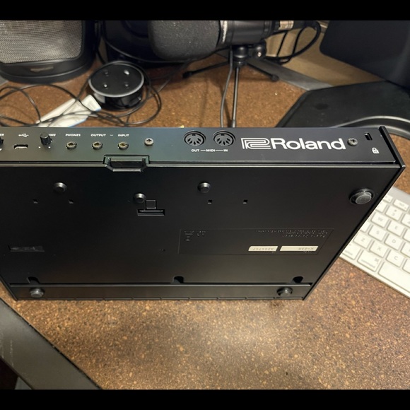 Roland JU-06 Boutique Series Synthesizer Module w/K-25m Keyboard - Picture 6 of 6